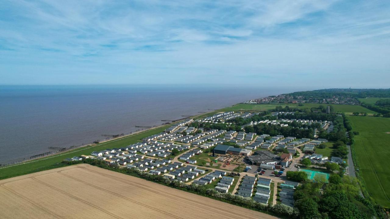 Great 8 Berth Caravan In Norfolk Near To Great Yarmouth Ref 20178Bs Hopton on Sea Dış mekan fotoğraf