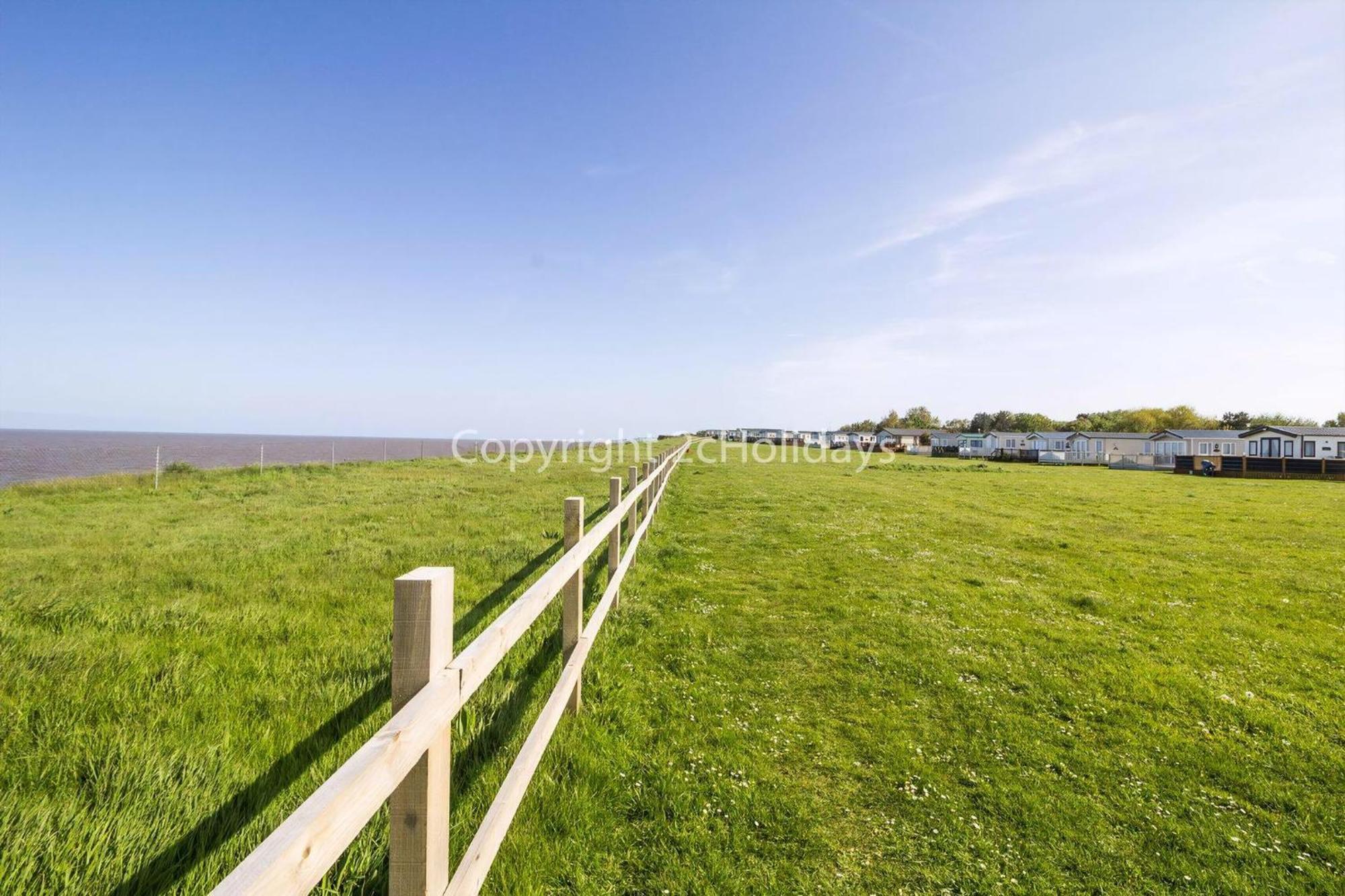 Great 8 Berth Caravan In Norfolk Near To Great Yarmouth Ref 20178Bs Hopton on Sea Dış mekan fotoğraf