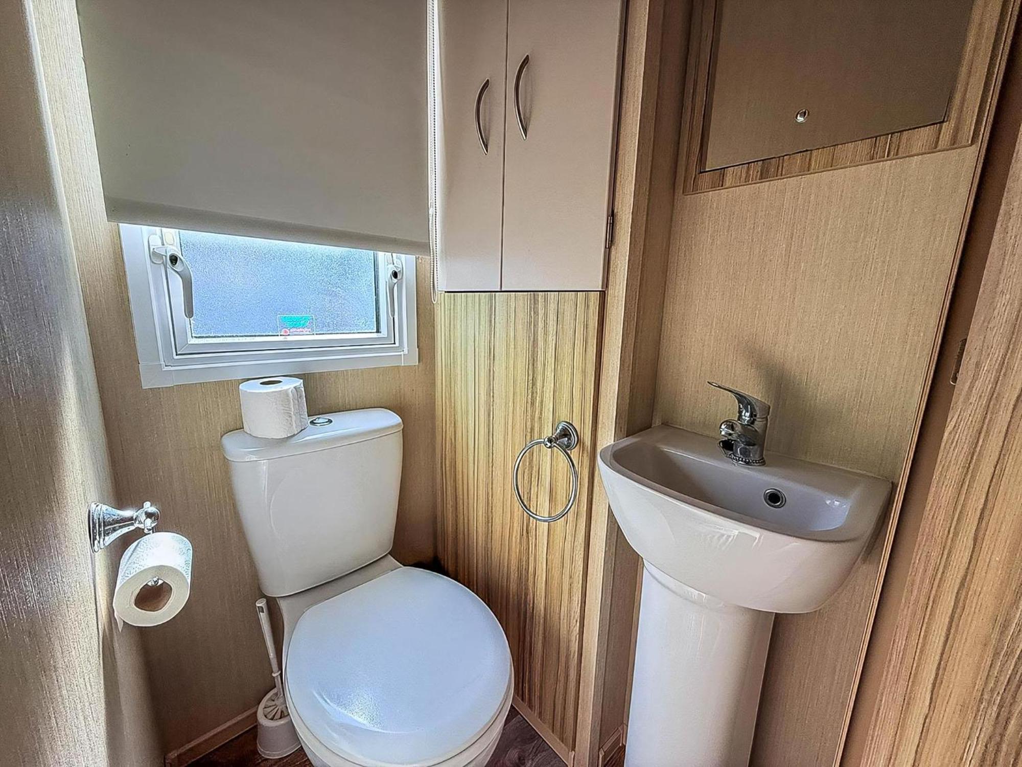 Great 8 Berth Caravan In Norfolk Near To Great Yarmouth Ref 20178Bs Hopton on Sea Dış mekan fotoğraf