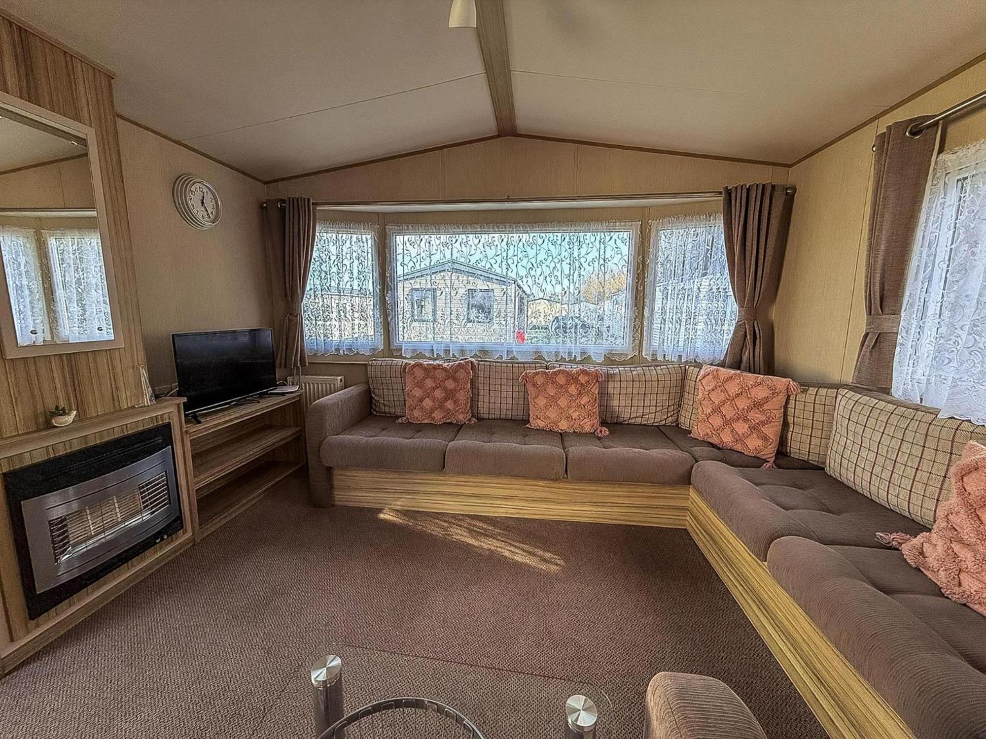 Great 8 Berth Caravan In Norfolk Near To Great Yarmouth Ref 20178Bs Hopton on Sea Dış mekan fotoğraf