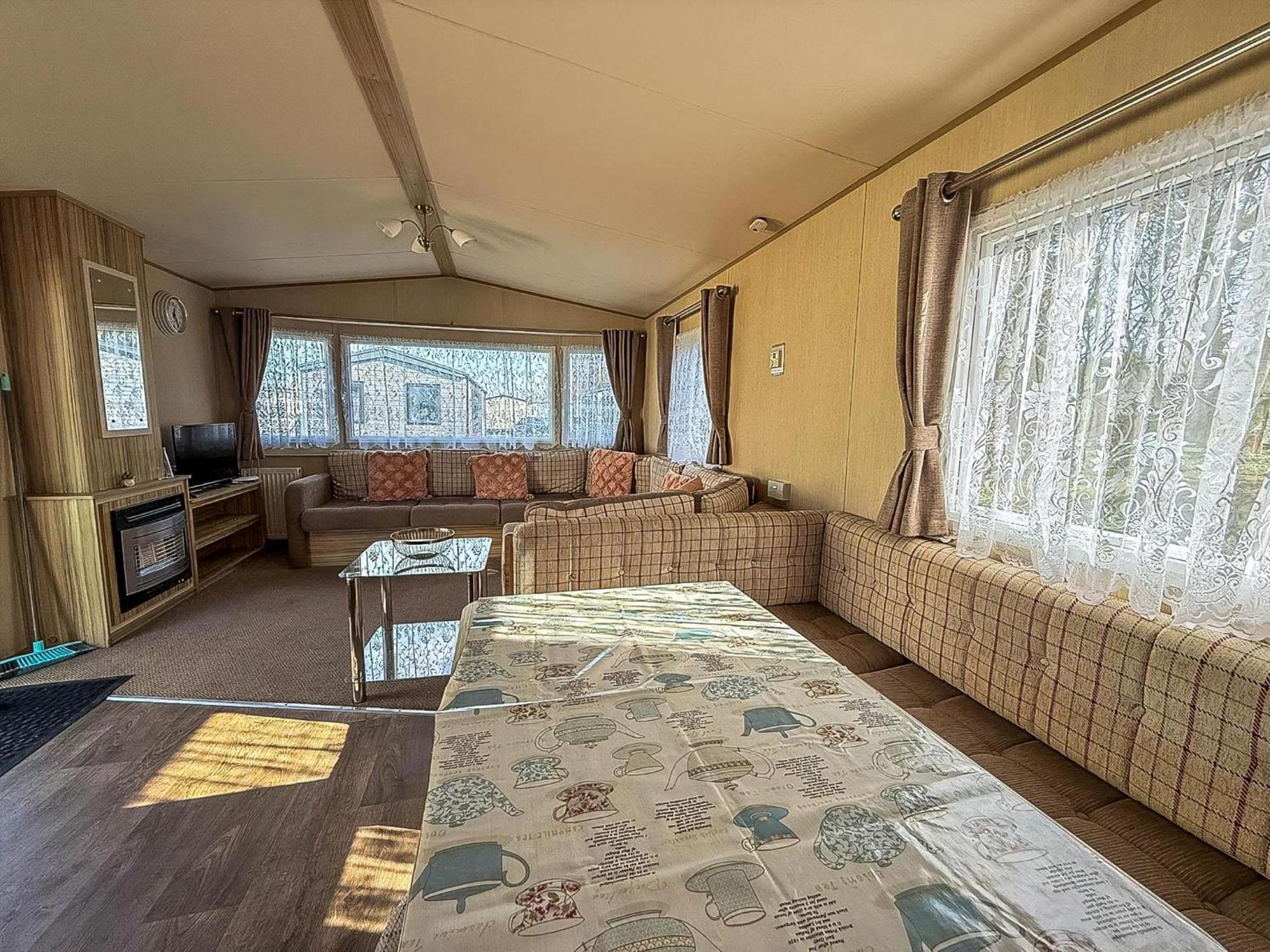 Great 8 Berth Caravan In Norfolk Near To Great Yarmouth Ref 20178Bs Hopton on Sea Dış mekan fotoğraf